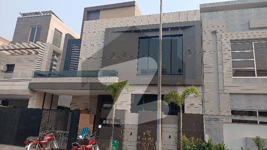 10 marla upper portion Available For Rent Lower portion lock Bahria town Lahore
