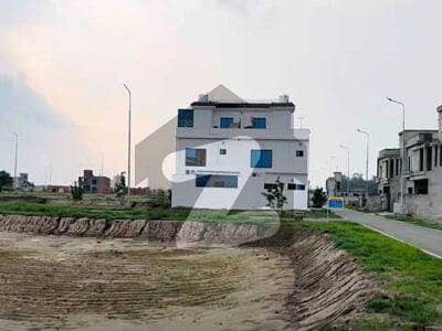 بحریہ ٹاؤن فیز 8 ۔ علی بلاک بحریہ ٹاؤن فیز 8 ۔ سفاری ویلی,بحریہ ٹاؤن فیز 8,بحریہ ٹاؤن راولپنڈی,راولپنڈی میں 7 مرلہ رہائشی پلاٹ 90.0 لاکھ میں برائے فروخت۔
