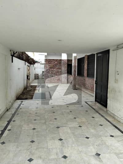 گلشنِ اقبال - بلاک 13 ڈی - 1 گلشنِ اقبال,گلشنِ اقبال ٹاؤن,کراچی میں 6 کمروں کا 18 مرلہ دفتر 1.75 لاکھ میں کرایہ پر دستیاب ہے۔