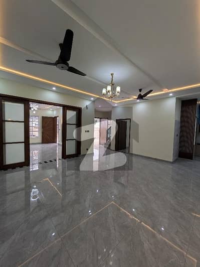 GULBERG RESIDENCIA 10Marla WITH SOLAR NO ELECTRICITY BILL GROUND FLOOR FOR RENT NEAR D MARKAZ