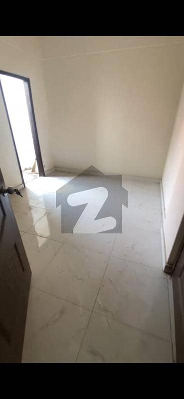 طارق روڈ کراچی میں 3 کمروں کا 4 مرلہ فلیٹ 1.55 کروڑ میں برائے فروخت۔