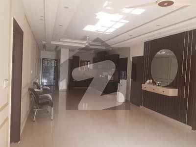FLAT FOR SALE HIGH RISE 3 BED