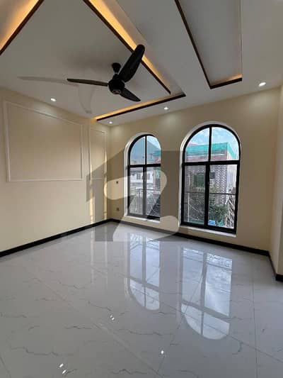MPCHS B-17 E Block 30x60 house For sale