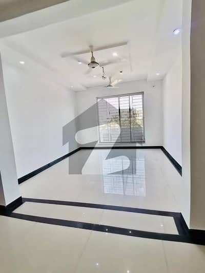 10 MARLA USED HOUSE FOR SALE IN VALENCIA Y=TOWN LAHORE