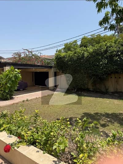 In DHA Phase 6 1000 Square Yards House For sale