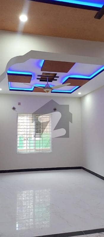ایچ ۔ 13 اسلام آباد میں 5 کمروں کا 5 مرلہ مکان 2.5 کروڑ میں برائے فروخت۔