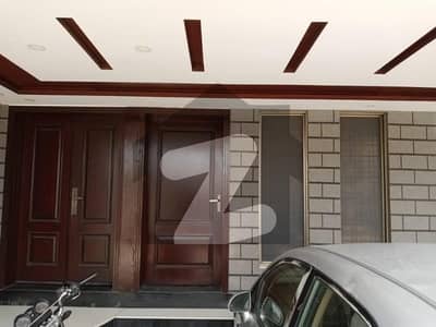1 Kanal upper portion with gass available for rent near park musjid or commercial
