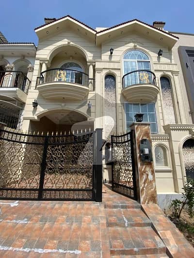 5 Marla Modern Villa Available For Sale In Block DD Near Masjid Park and Commercial  Citi Housing Gujranwala