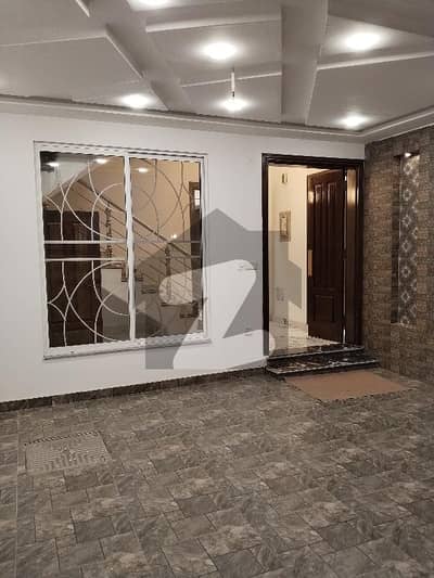 بحریہ انکلیو - سیکٹر جی بحریہ انکلیو,بحریہ ٹاؤن,اسلام آباد میں 5 کمروں کا 9 مرلہ مکان 4.8 کروڑ میں برائے فروخت۔