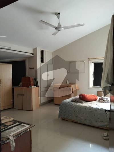 Gulshan e Iqbal block 7 Near KFC Gulshan   500 sq yard First floor 3 bed dd4 washrooms   24/7 electricity Sweet water Rent 1.30  *Code(16390)*