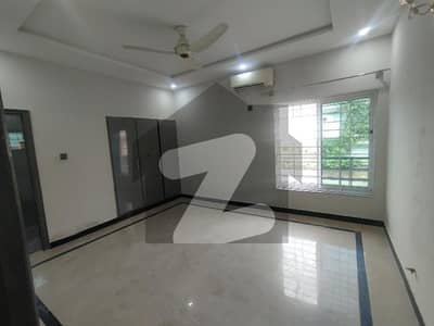 جی ۔ 10 اسلام آباد میں 2 کمروں کا 1 کنال مکان 1.5 لاکھ میں کرایہ پر دستیاب ہے۔