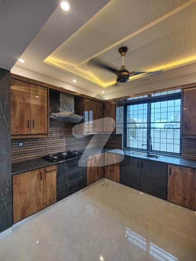 10 Marla 1st Floor Available For Rent In Dream Gardens Lahore