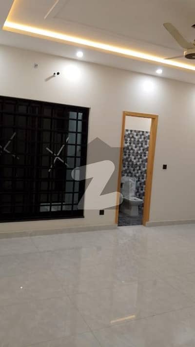 10 Marla 1st Floor Available For Rent In Dream Gardens Lahore