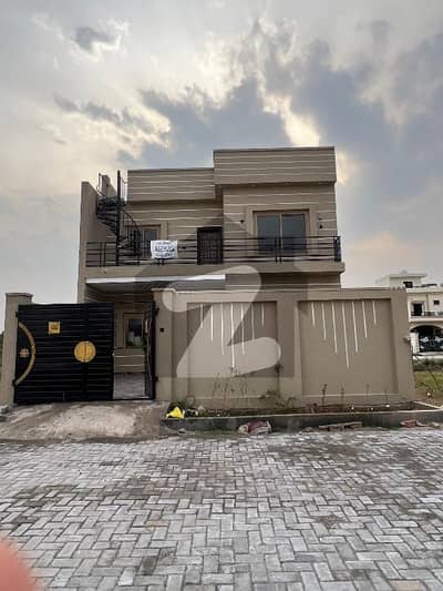 ڈائمنڈ سٹی غالب روڈ,سیالکوٹ میں 3 کمروں کا 6 مرلہ مکان 2.45 کروڑ میں برائے فروخت۔