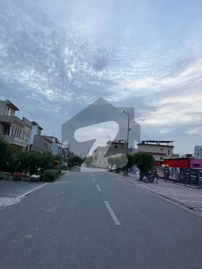 10 MARLA HOT LOCATION FACING 1 KNAL HOUSES