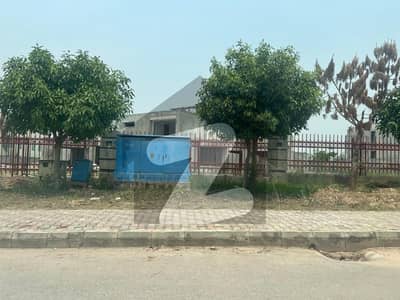 گلبرگ گرینز گلبرگ,اسلام آباد میں 12 کنال Studio فارم ہاؤس 15.0 کروڑ میں برائے فروخت۔