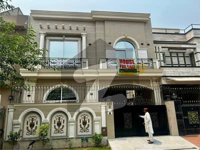 ڈی ایچ اے فیز 5 - بلاک بی فیز 5,ڈیفنس (ڈی ایچ اے),لاہور میں 3 کمروں کا 6 مرلہ مکان 3.95 کروڑ میں برائے فروخت۔