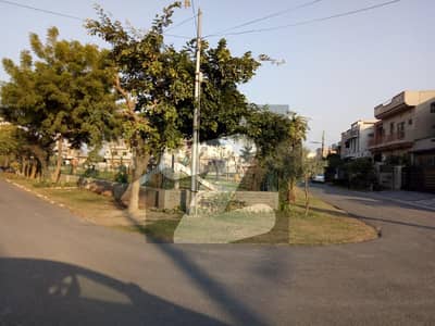 10 Marla Best Location Near park,mosque,market and main road Plot For Sale 10 Marla Best Location Near park,mosque,market and main road Plot For Sale