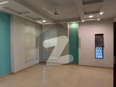ایف ۔ 7 اسلام آباد میں 5 کمروں کا 1 کنال مکان 9.0 لاکھ میں کرایہ پر دستیاب ہے۔