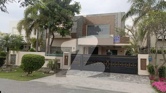 1 KANAL ELEGANT AND SEMI FURNISHED SUPER HOT LOCATED FACING PARK BUNGALOW IS AVAILABLE IN THE BEST BLOCK OF DHA LAHORE.