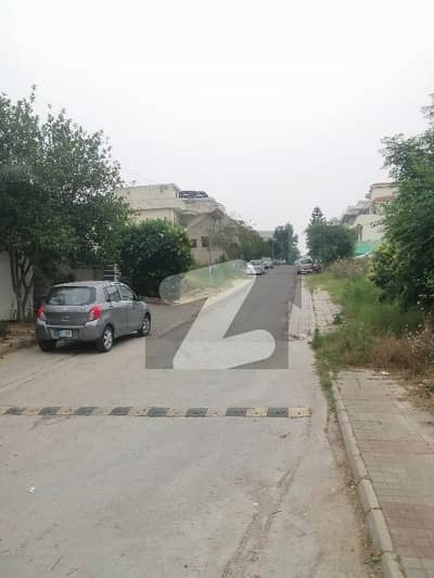 ڈی ایچ اے فیز 2 - سیکٹر جے ڈی ایچ اے ڈیفینس فیز 2,ڈی ایچ اے ڈیفینس,اسلام آباد میں 10 مرلہ رہائشی پلاٹ 2.8 کروڑ میں برائے فروخت۔