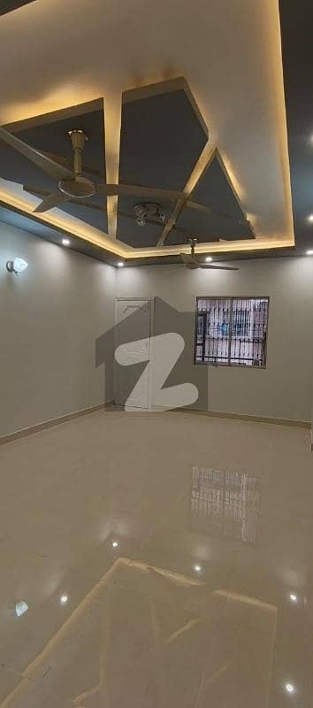 کینٹ کراچی میں 3 کمروں کا 8 مرلہ فلیٹ 3.25 کروڑ میں برائے فروخت۔