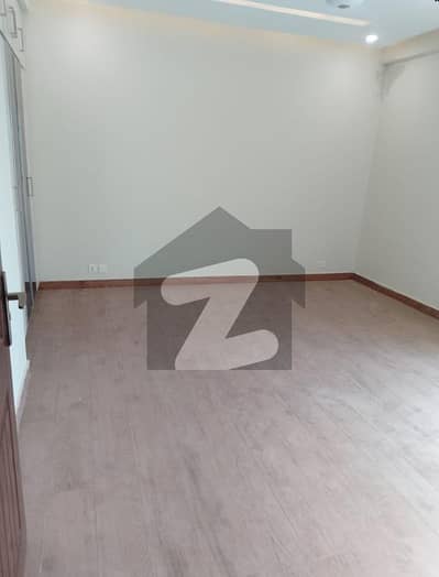 10 Marla Luxury 3-Bed Apartment For Rent In Askari 10 Lahore Cantt Park Facing