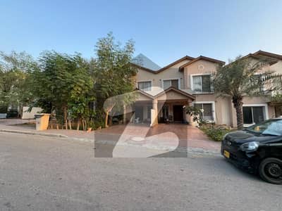 152 Sq Yd 3-Bedroom Luxury Villa for Rent Bahria Town Karachi, 10 min drive from Main Entrance, with 3 Bedrooms, Drawing, Dining, and 1 Kitchen.