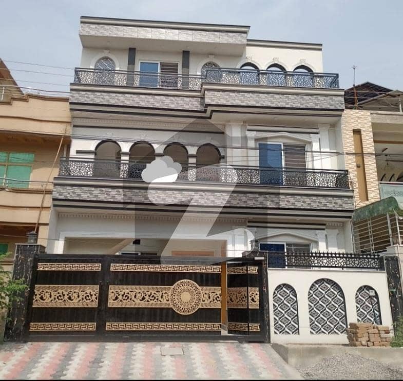 8 Marla New House Available for sale 8 Marla New House Available for sale