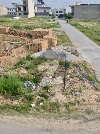 Corner Plot 5 Marla - Block E - University Town - Near M2 Toll Plaza