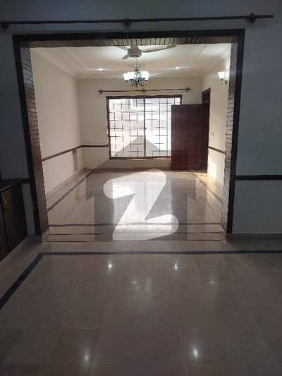 Aesthetic Upper Portion Of 10 Marla For rent Is Available