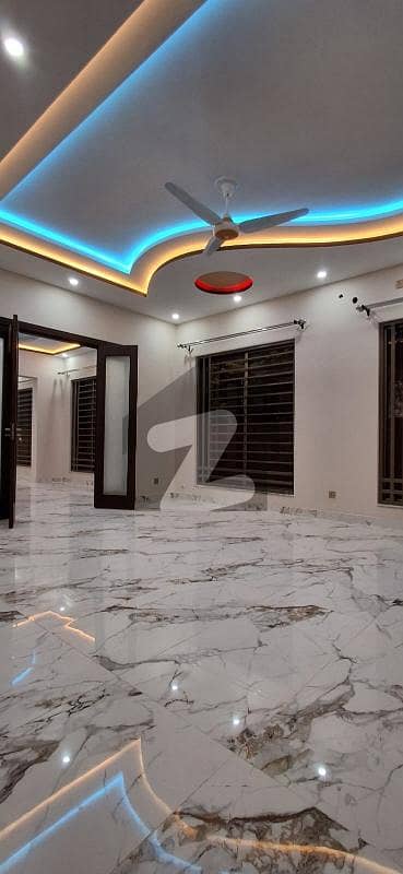 ایف ۔ 11 اسلام آباد میں 6 کمروں کا 1 کنال مکان 6.0 لاکھ میں کرایہ پر دستیاب ہے۔