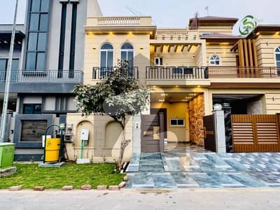 رئیل پام سٹی ایمن آباد موڑ,گوجرانوالہ میں 5 کمروں کا 6 مرلہ مکان 2.5 کروڑ میں برائے فروخت۔