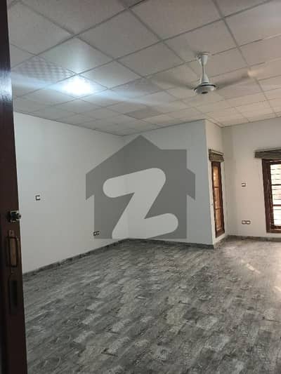 1000 YARD 8 BEDROOM BUNGALOW FOR RENT WITH BASEMENT HUGH PARKING