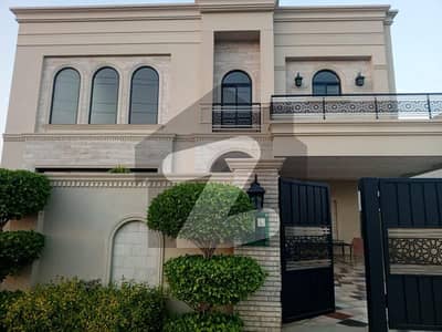 ڈی ایچ اے فیز 7 ڈیفنس (ڈی ایچ اے),لاہور میں 5 کمروں کا 1 کنال مکان 4.0 لاکھ میں کرایہ پر دستیاب ہے۔