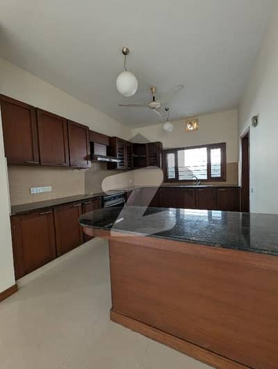 500 Yard Bungalow For Rent in Phase 6