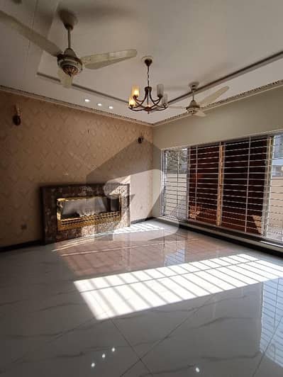 10 Marla Beautiful House Available For Rent Near All Facilities