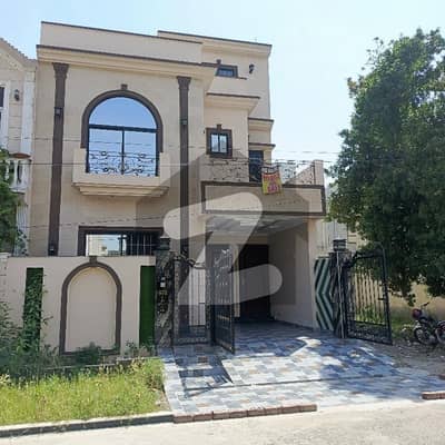 خیابانِ امین لاہور میں 3 کمروں کا 5 مرلہ مکان 1.85 کروڑ میں برائے فروخت۔