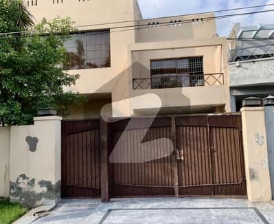 Excellent Location One Kanal, Two Floor Levels Beautiful House.