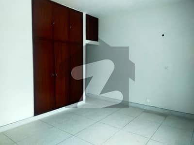 Model Town - Block J 4 Kanal House Up For Sale