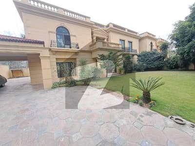 F-7 House Sized 600 Square Yards
