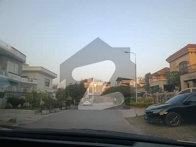 ایف ۔ 10 اسلام آباد میں 1 کنال رہائشی پلاٹ 21.9 کروڑ میں برائے فروخت۔