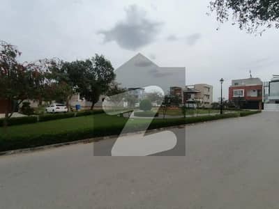 لیک سٹی ۔ سیکٹر ایم ۔ 3اے لیک سٹی,رائیونڈ روڈ,لاہور میں 12 مرلہ رہائشی پلاٹ 2.75 کروڑ میں برائے فروخت۔