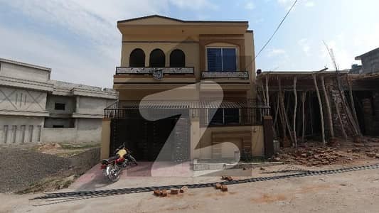 Prime Location House Spread Over 5 Marla In Airport Housing Society - Sector 4 Available