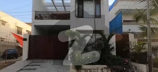 Stunning Prime Location 300 Square Yards House In Gulistan-e-Jauhar Available