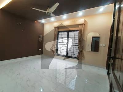 Prime Location House Of 10 Marla Is Available For rent