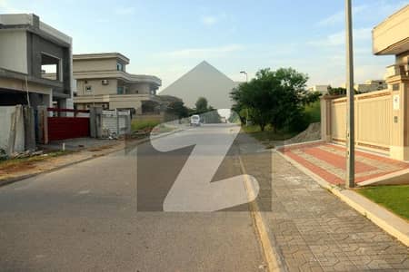 Iftikhar Khan Avenue 1 Kanal Plot Level Near To Head Office