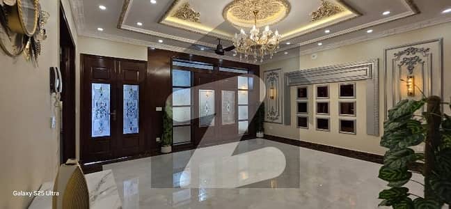 Beautiful 1 Bedroom Lower Portion Available For Rent Hot Location