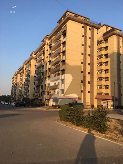 10 MARLA 3 BEDROOM APARTMENT AVAILABLE FOR RENT