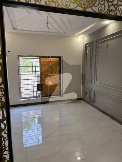 3Bed DDL 125 Sq Yd Villa FOR SALE At Precicnt-11B (All Amenities Nearby) Heighted Location Investor Rates